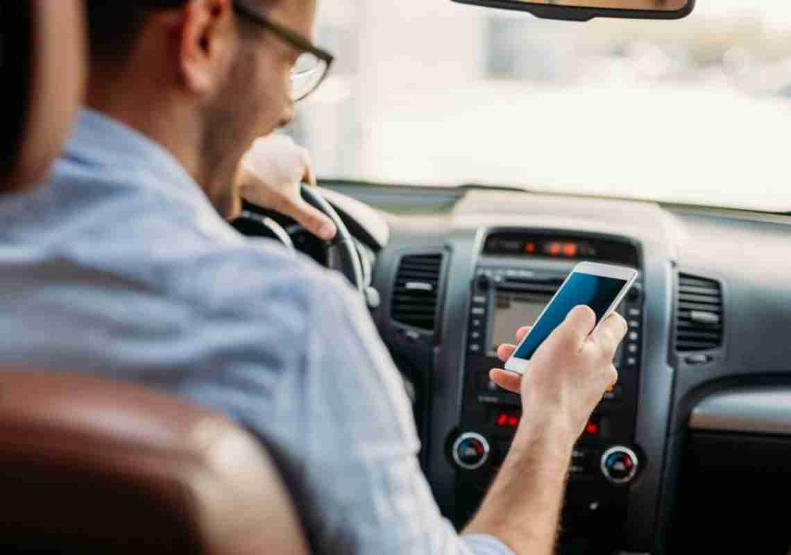 Multas por uso de celular em semáforos já são aplicadas por câmeras em Fortaleza